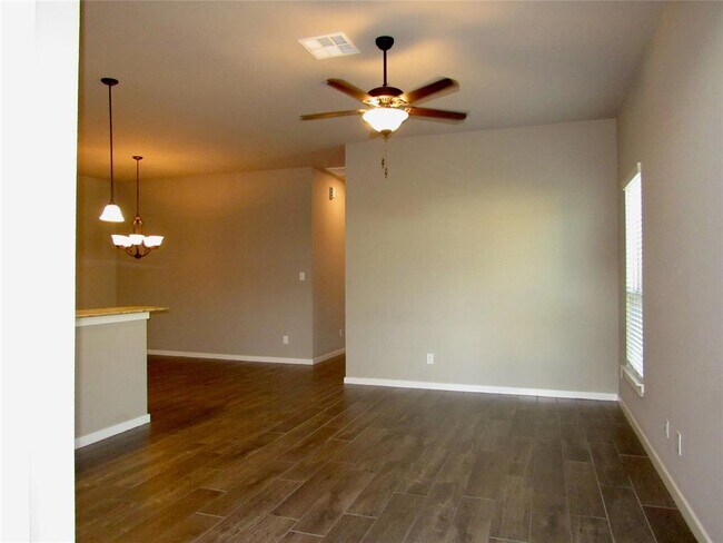 Building Photo - 206 Oakcrest St