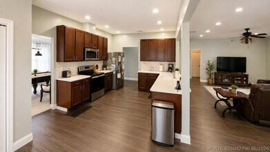 Building Photo - 2077 SW Panther Trce