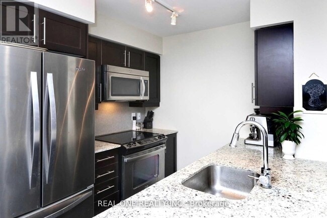 Building Photo - 35 Bastion St