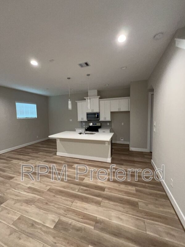 Foto del edificio - 8402 Curry Rd