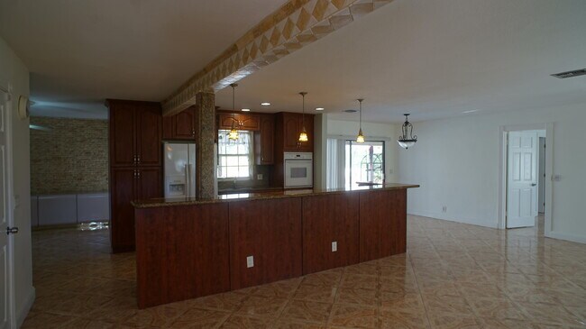 Building Photo - 5051 Buchanan Rd