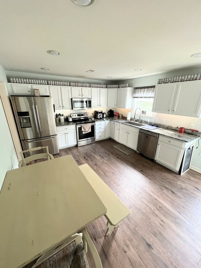 Building Photo - 4 Bedroom Town Home in Lynchburg