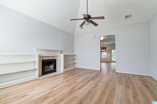 Foto del edificio - 2118 Adkins Pl