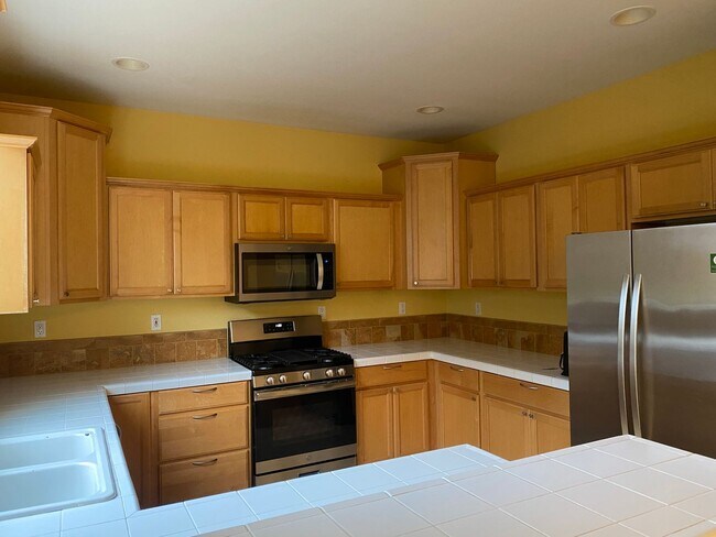 Building Photo - Spacious and Unique Home , 3 Bedroom, 2.5 ...