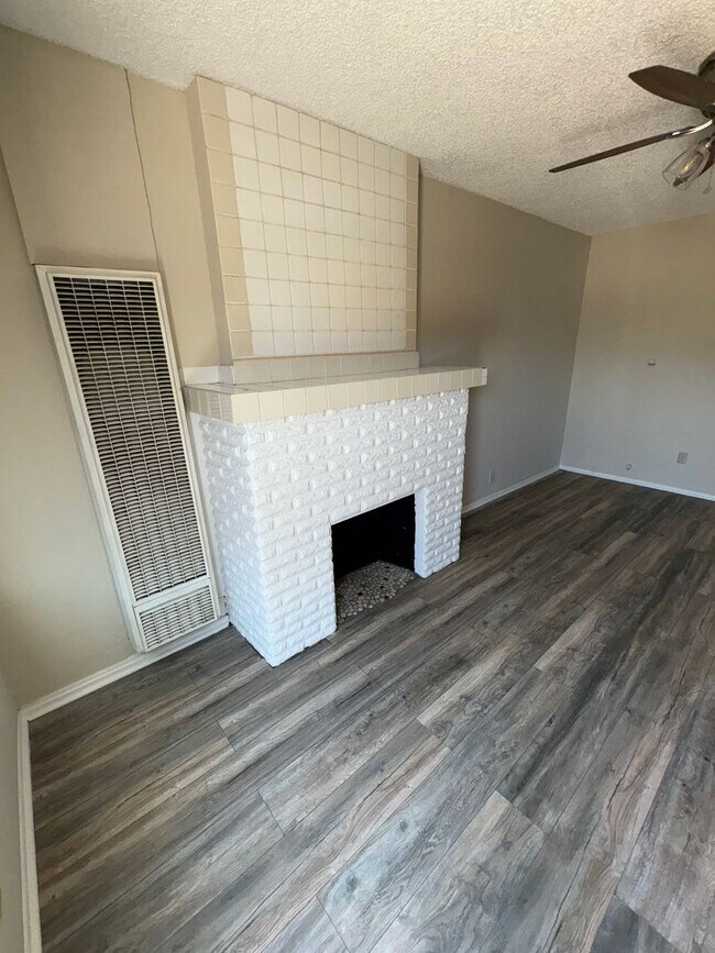 Foto del edificio - $1,895- ALL UTILITIES INCLUDED- BEAUTIFUL ...