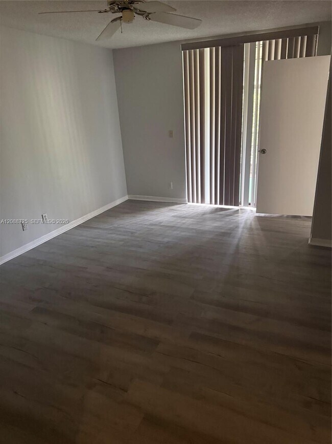 Building Photo - 2590 Carambola Cir N