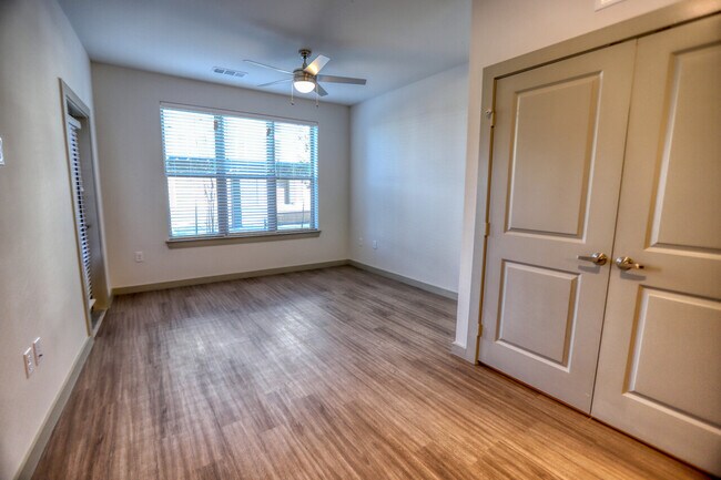 Building Photo - 2 Months Free | Historic Georgetown! | W/D...