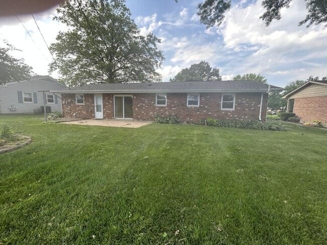 Building Photo - 748 Yale Ave