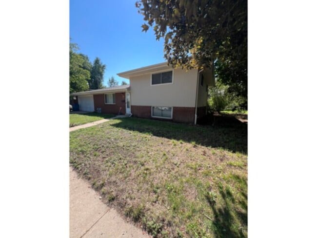 Photo - 700 E Eastman Ave House