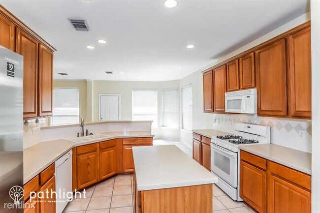 Foto del edificio - 5 br, 3.5 bath House - 12003 Sundance Cour...