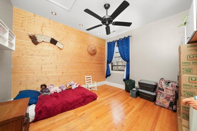 Foto del edificio - 7633 N Greenview Ave