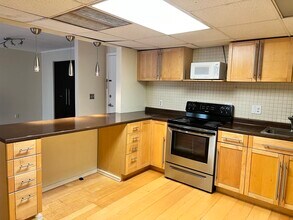 Building Photo - 13 Shadowbrook Ln