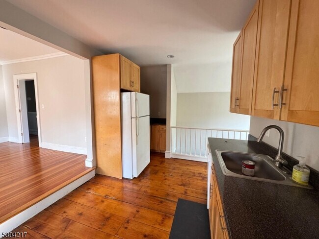 Foto del edificio - 127 Midland Ave