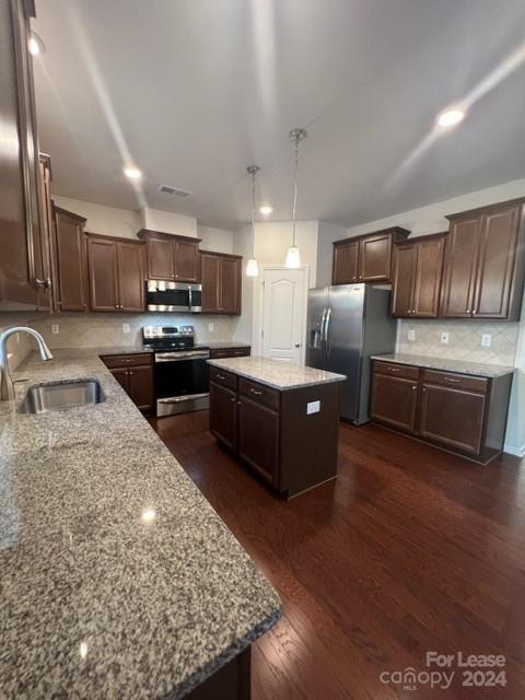 Foto del edificio - 16731 Cozy Cove Rd