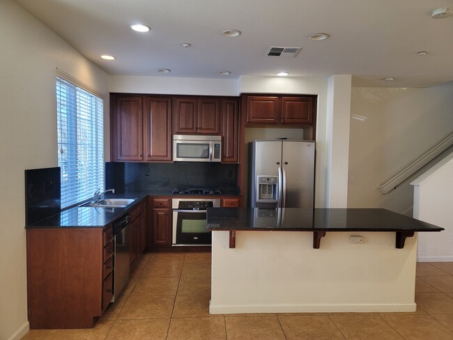 Building Photo - 1070 Tourmaline Ter