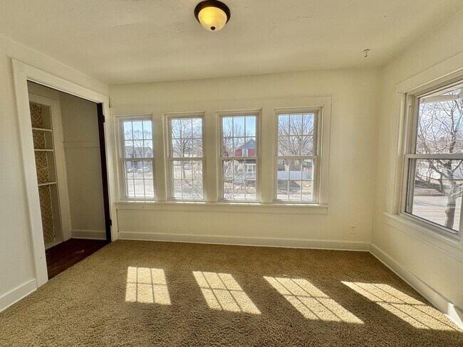 Foto del edificio - 701 N Chestnut Ave