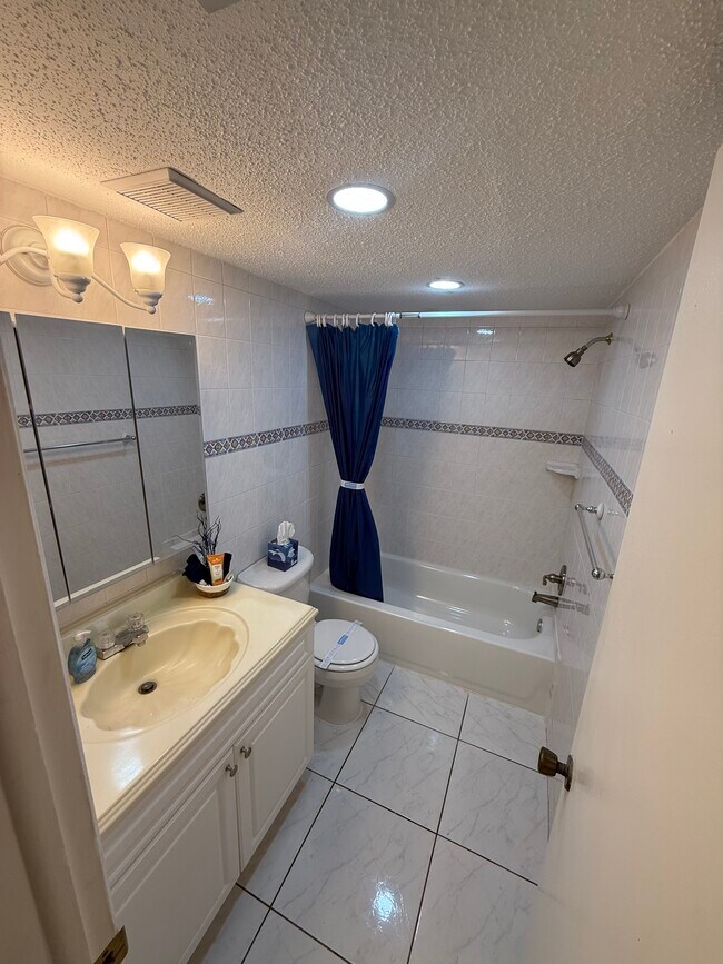 Building Photo - 4725 Christa Ct