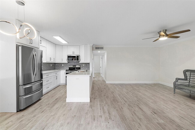 Building Photo - 347 Capri H