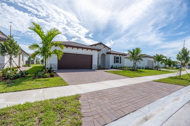 Building Photo - 2485 SE 29th Dr