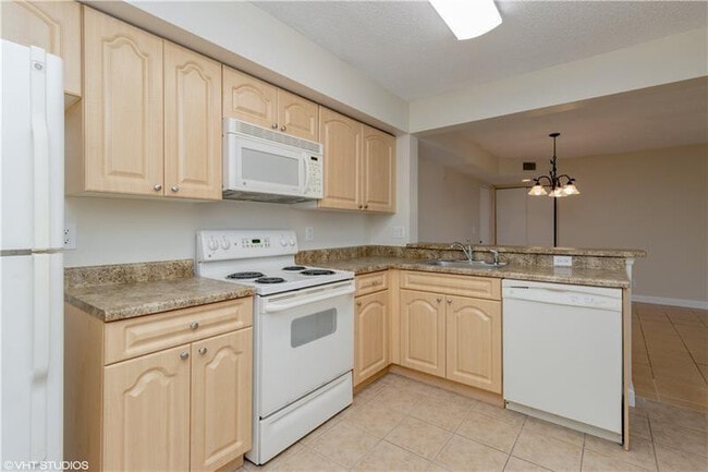 Foto del edificio - 5641 Riverside Dr