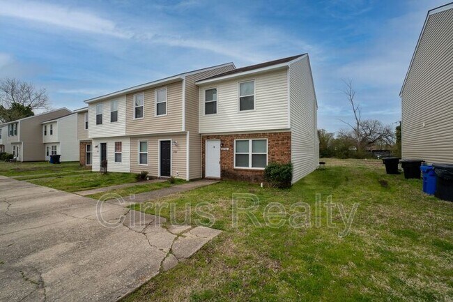Building Photo - 2756 Peach St
