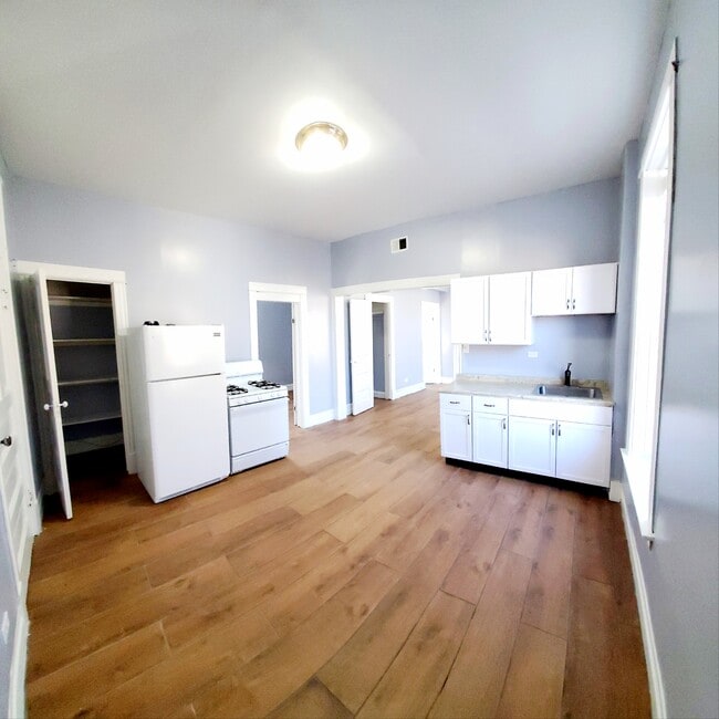 Foto del edificio - 3601 S Winchester Ave
