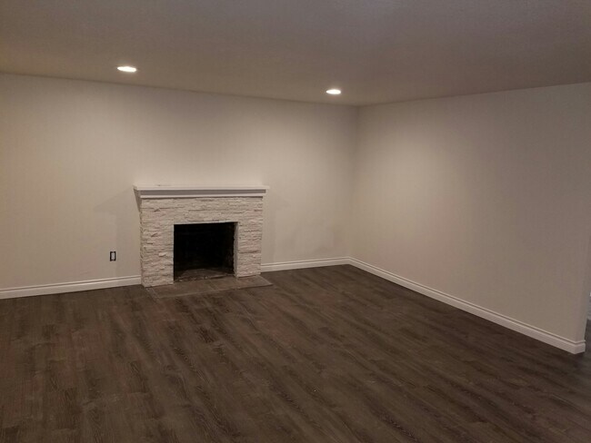 Building Photo - 2741 SE 141st Ave