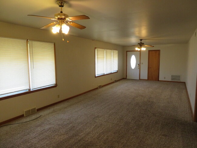 Building Photo - Beautiful Large Home On Approximately 2 Acres!