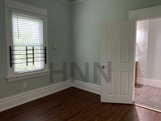 Foto del edificio - Freshly renovated 2/1 on the West End!