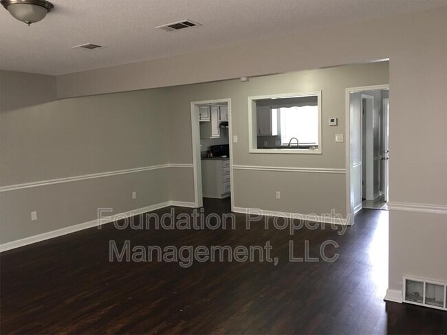 Building Photo - 5571 Blossom Ln