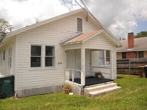 Building Photo - 1016 NE 8th Ave