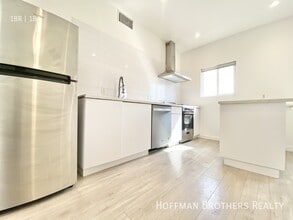 Building Photo - 421 1/2 N Coronado St
