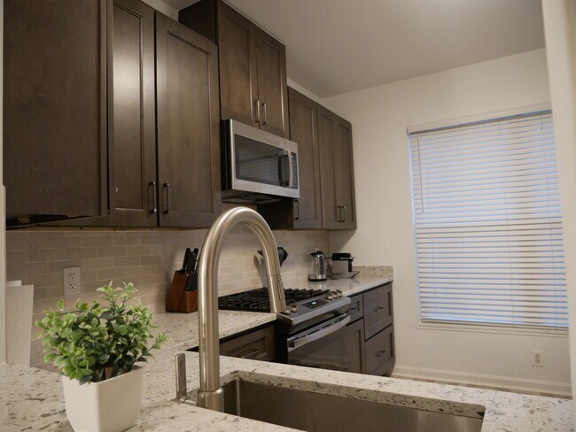 Building Photo - 45537 Lake Haven Ter