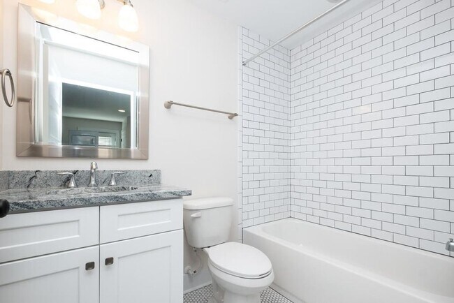 Building Photo - Cozy Studio Apartment in Prime Tampa Locat...