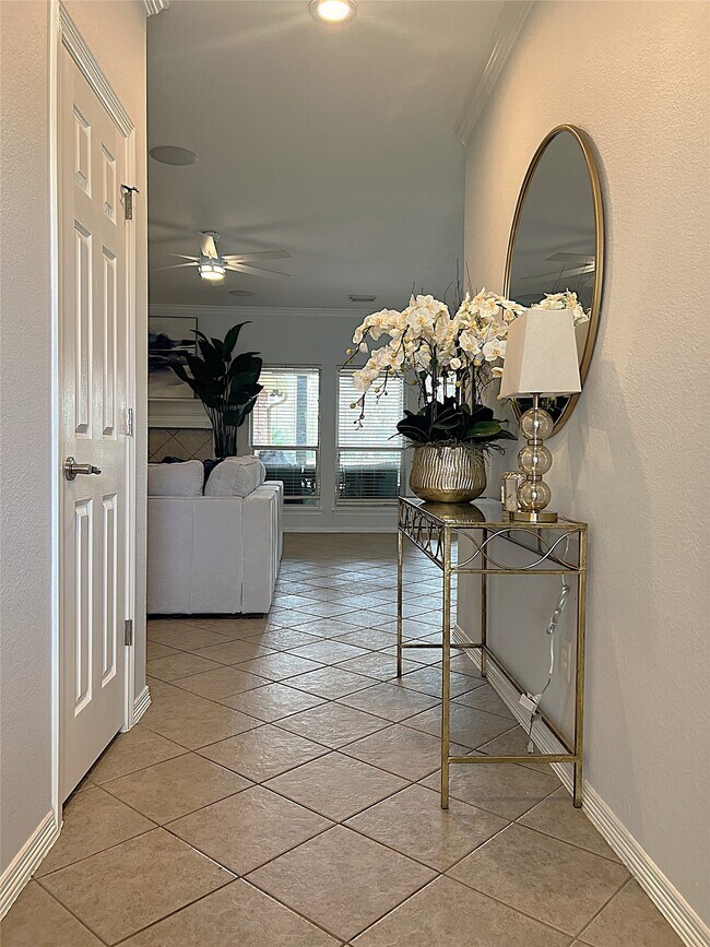 Building Photo - 8426 Hunters Village Dr