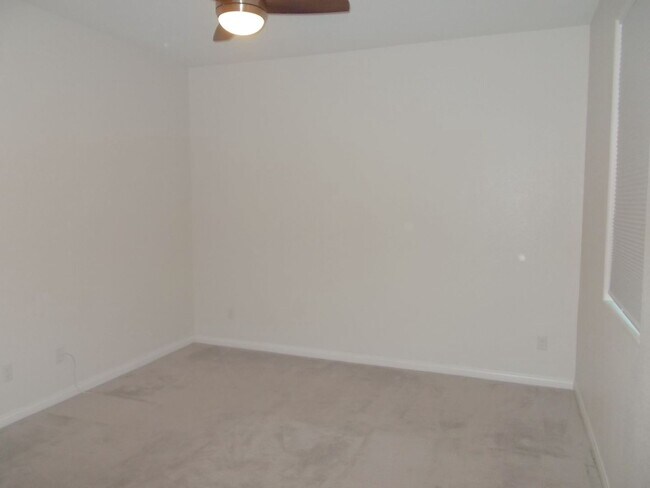 Building Photo - 1401 Cattail Falls St