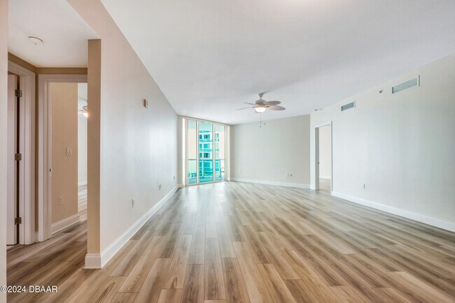 Building Photo - 241 Riverside Dr