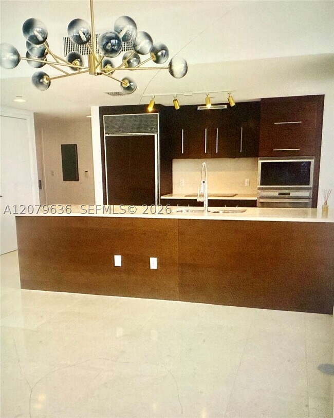 Foto del edificio - 475 Brickell Ave