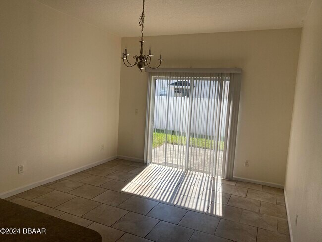 Foto del edificio - 1936 Cove Point Rd