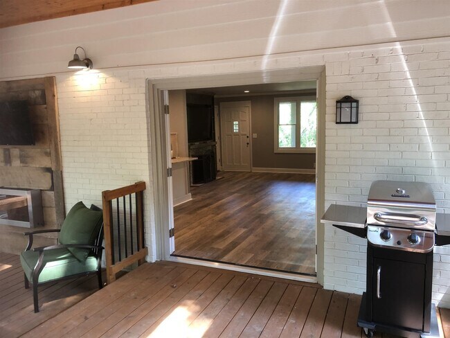 Building Photo - 5733 Knob Rd