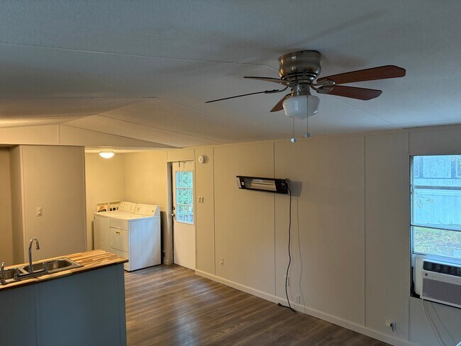 Building Photo - 0 Acorn Village Ln