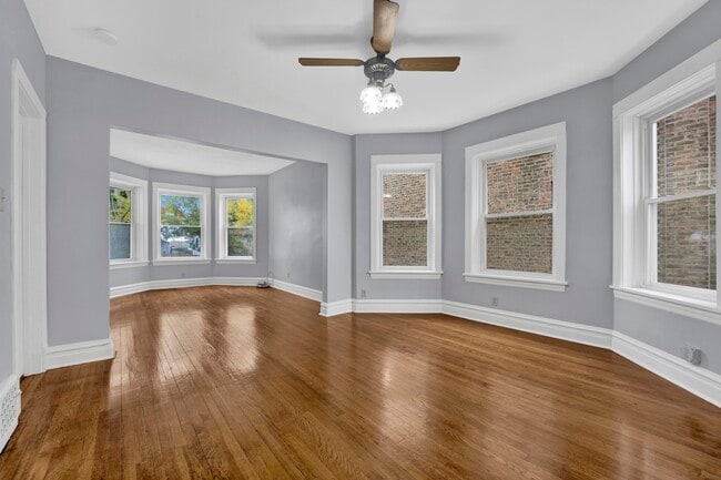 Foto del edificio - 5015 W Montrose Ave