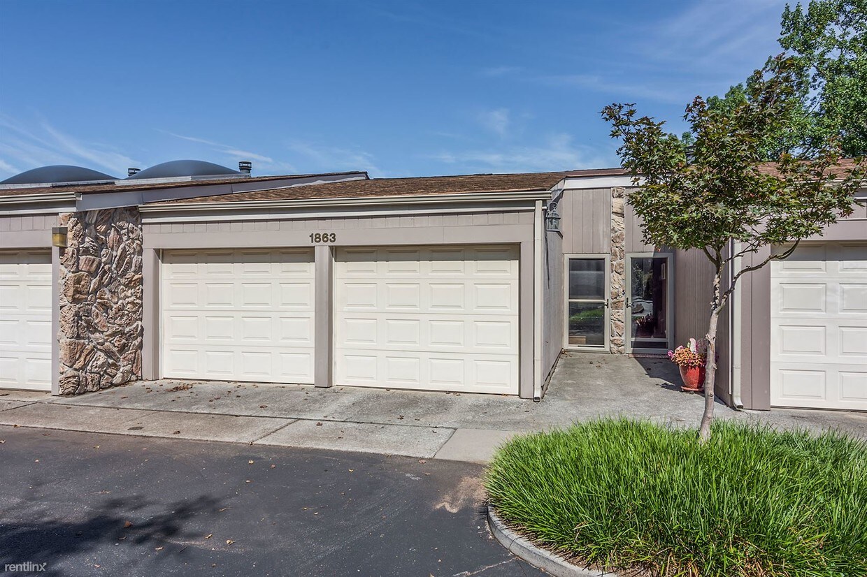 1863 Cherokee Bluff Dr, Knoxville, TN 37920 Condo for Rent in