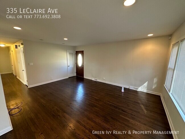 Foto del edificio - 335 Leclaire Ave