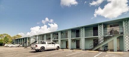 Building Photo - 1343 W Point Dr