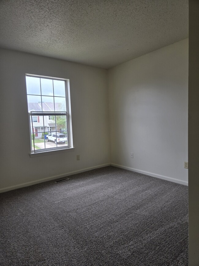 Foto del edificio - 843 Old Clubhouse Rd
