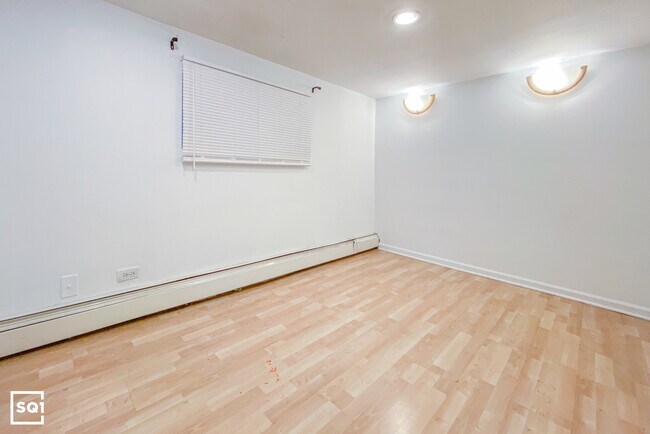 Building Photo - 3727 N Bosworth Ave