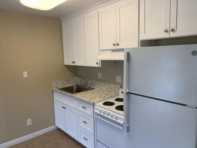 Foto del edificio - 7043 Pickering Ave