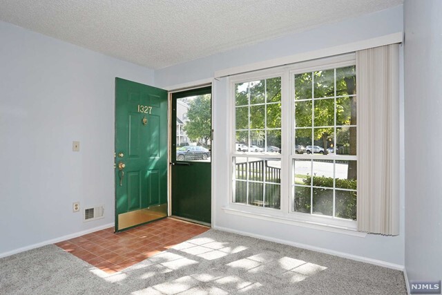 Building Photo - 1327 Mulberry Dr