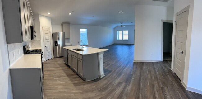 Foto del edificio - 7315 Lakeway Blf Ln